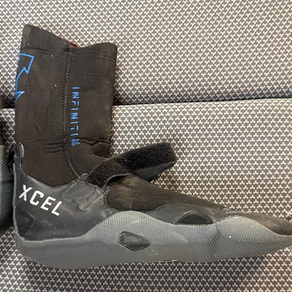 XCEL Infiniti split toe Wetsuit Boot size 9 with Velcro Strap